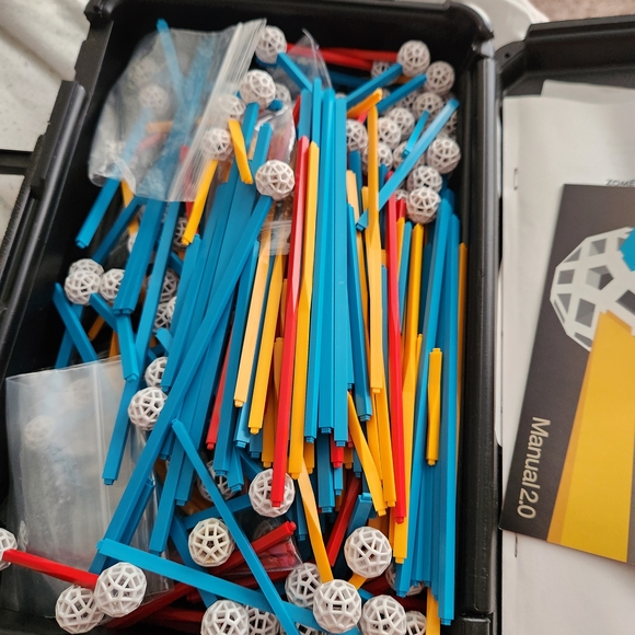 Zometool Construction Kit with Colorful Rods - Picture 2 of 8
